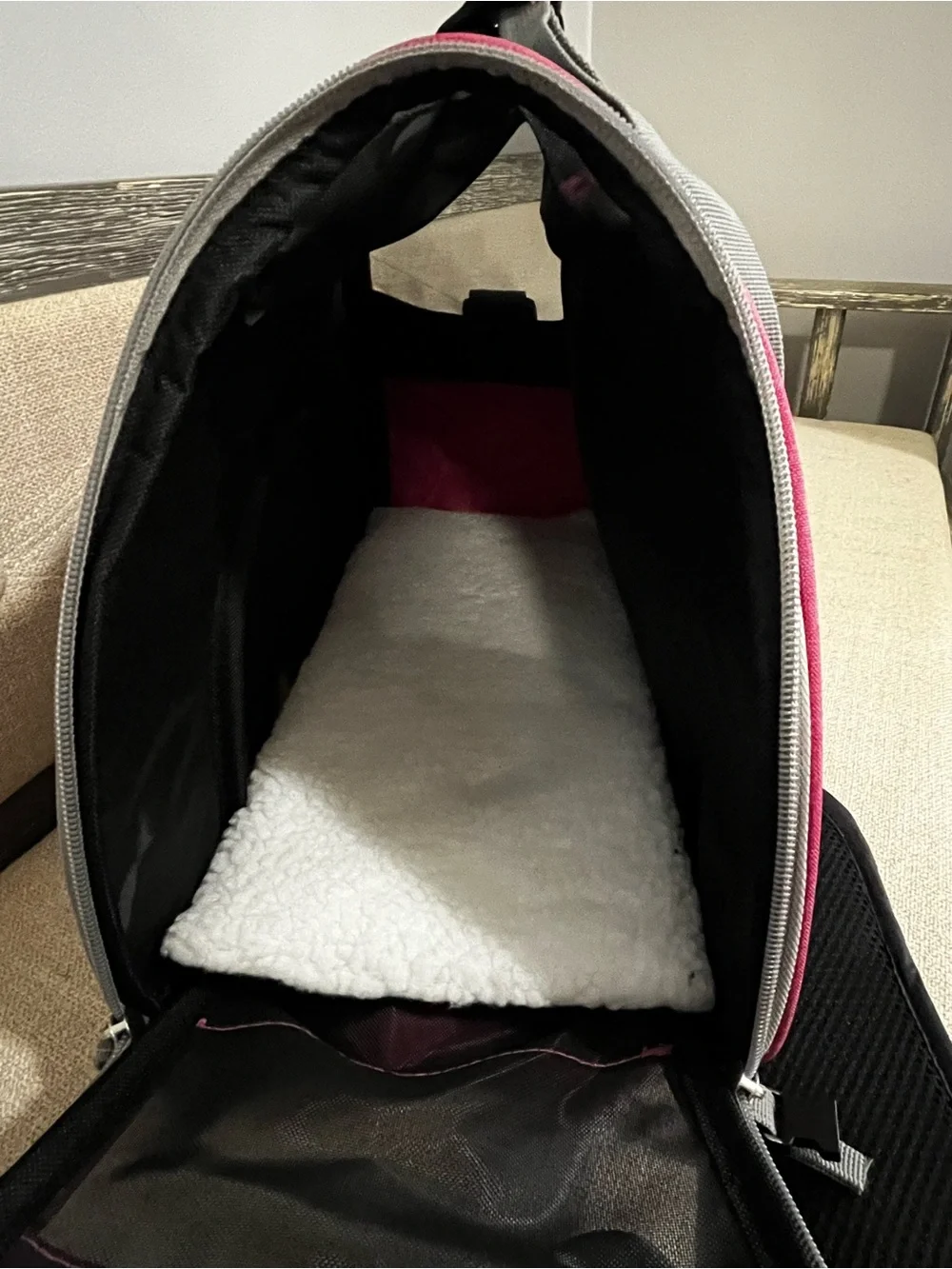 Coastal Pet Bergan Comfort Carrier - Cat and Dog Carrier - Heather Berry NWOT